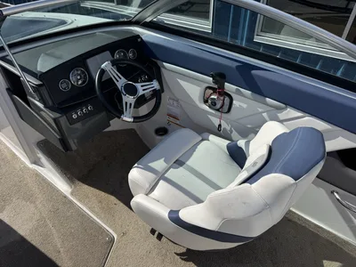 2012 Four Winns Horizon 210