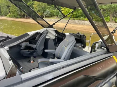 2025 Manitou Explore 24 Max Navigator