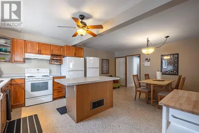 Downtown furnished room available for rent on Nov 1