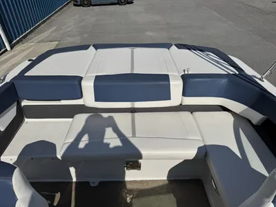 2012 Four Winns Horizon 210