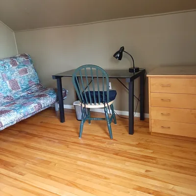 Comfortable large room to rent to single person October 15th