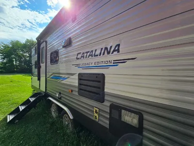 selling 2020 Catalina Coachmen Legacy Edition Travel Trailer