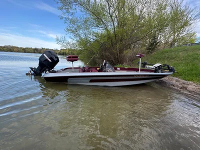 1999 Sprint 267 Bass boat