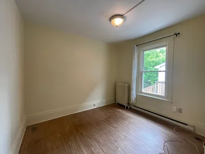 2 bed apt close to groceries, restaurants & more- 2-593 Johnson
