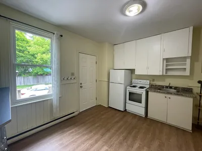 2 bed apt close to groceries, restaurants & more- 2-593 Johnson