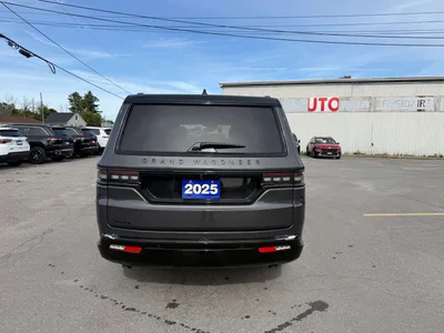 2025 Jeep Grand Wagoneer Series II Obsidian-Heavy Trailer Tow Gr