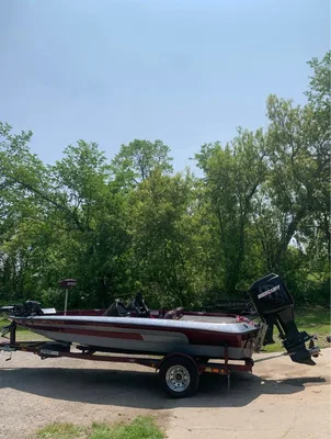 1999 Sprint 267 Bass boat