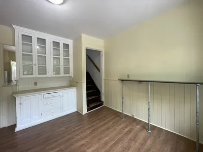 2 bed apt close to groceries, restaurants & more- 2-593 Johnson