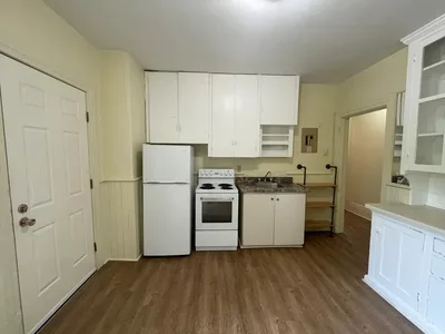2 bed apt close to groceries, restaurants & more- 2-593 Johnson