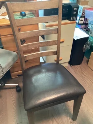 Beautiful Solid Wood Drop Leaf Table with 4 Chairs
