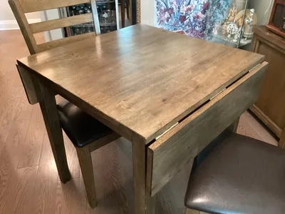 Beautiful Solid Wood Drop Leaf Table with 4 Chairs