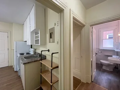2 bed apt close to groceries, restaurants & more- 2-593 Johnson