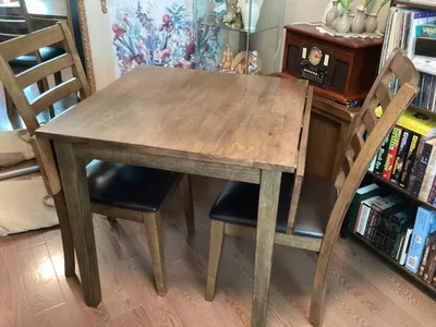 Beautiful Solid Wood Drop Leaf Table with 4 Chairs