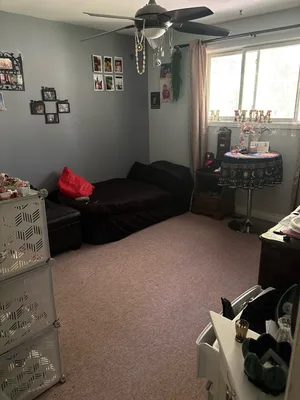 Room for rent (women only)
