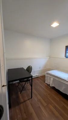 Nice Furnished Student Room walk to Queen's available Jan 1, 27