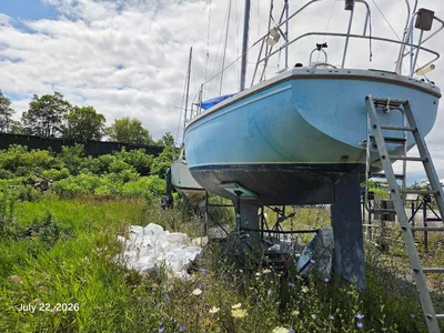 NEEDS TO GO - 1984 Catalina 30 - Tall Rig - Fin Keel