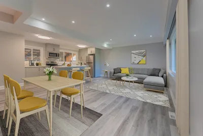 Spacious 3 Bed / 1 Bath Main Floor Unit | $2549/month - All Util