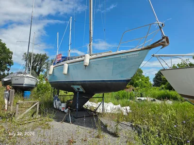 NEEDS TO GO - 1984 Catalina 30 - Tall Rig - Fin Keel