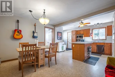 Downtown furnished room available for rent on Nov 1