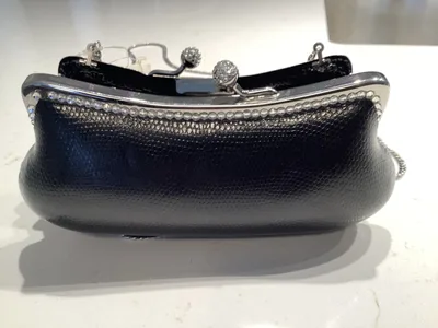 La Regale Leather Clutch/Crossbody Bag w Magnetic Kiss Lock