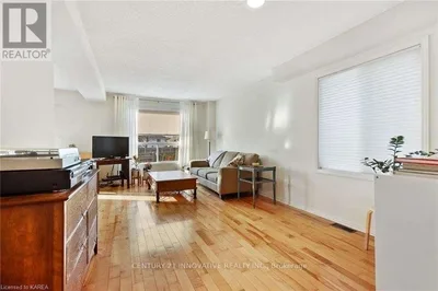 458 FREEMAN CRESCENT E Kingston (Kingston East (Incl Barret Crt)