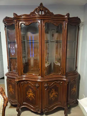FREE Victorian Style Dining Table & Matching Hutch