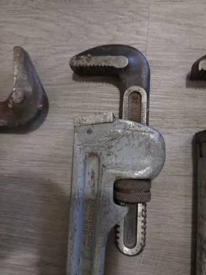 aluminum pipe wrench lot