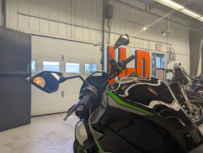 2025 Kawasaki Z900 SE