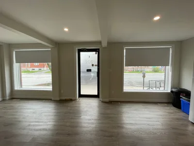 Updated, bright 6 bedroom student apt- 3-328 Queen St