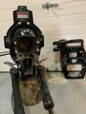 MerCruiser Alpha 1 Gen 1 transom assembly