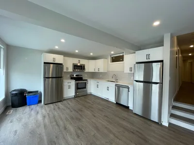 Updated, bright 6 bedroom student apt- 3-328 Queen St