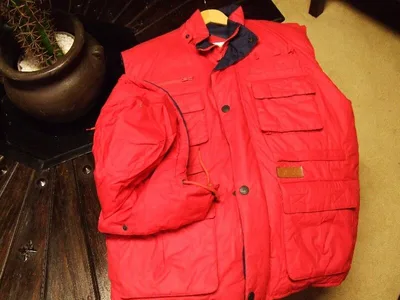 MENS AND WOMEN VESTS.