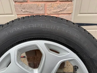 Nokian Hakkapeliitta R5 SUV Winter Tires - 245/60R18