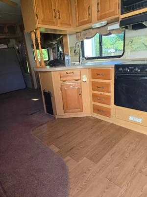 2005 KEYSTONE MONTANA 36 FOOT FIFTH WHEEL $6000