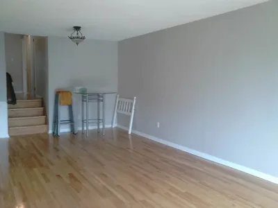 Super condition rooms for rent St. Lawrence/West Queens