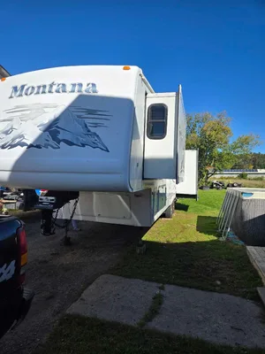 2005 KEYSTONE MONTANA 36 FOOT FIFTH WHEEL $6000