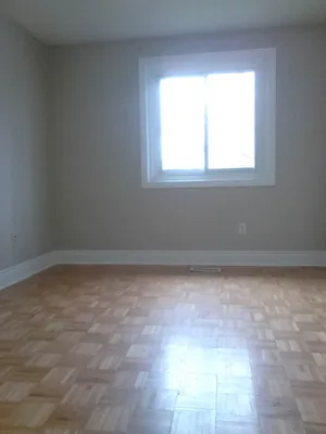 Super condition rooms for rent St. Lawrence/West Queens