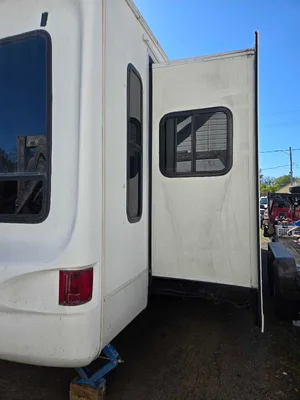 2005 KEYSTONE MONTANA 36 FOOT FIFTH WHEEL $6000