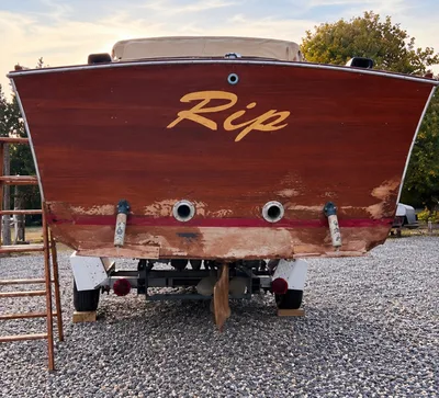 1972 Lyman 21’ Classic Wooden Boat – Traile