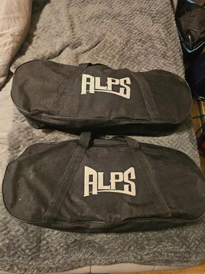 2 pairs of complete ALPS brand snow shoes 25"