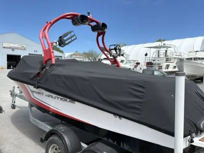2016 Nautique 200