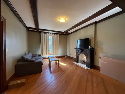 6 bedroom, 2 bathroom across Queen's ARC- 315 Earl St