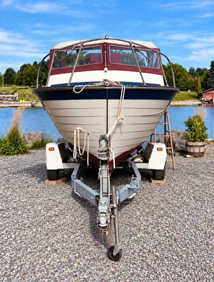 1972 Lyman 21’ Classic Wooden Boat – Traile