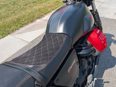 2019 Moto Guzzi V7 III Carbon