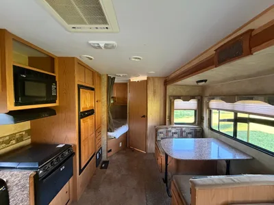 2010 Jasper Trail stampede 29’ by discover Canada