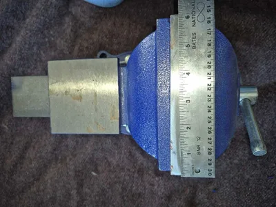6" workpro swivel base benchvise