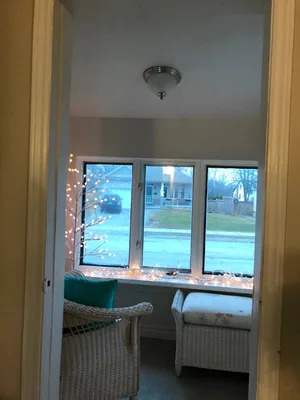 Bright 2-Bed House with Large Backyard in Great Neighbourhood