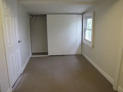 Bright 2-Bed House with Large Backyard in Great Neighbourhood