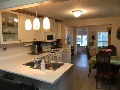 Bright 2-Bed House with Large Backyard in Great Neighbourhood