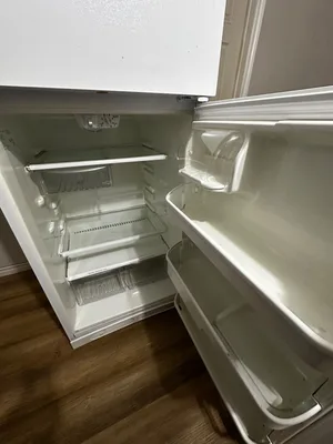 Frigidaire Top - Freezer Refrigerator